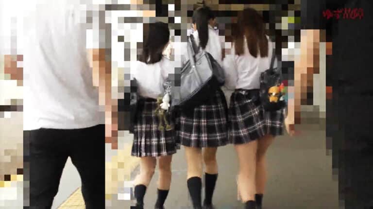 画像8｜18552962cbfc9e1f4e8｜《200本記念W特典》【電車チカン】★祝！前人未到の200人チカン★3対3の乱こうチカンに初挑戦★ヤリたい放題の6人乱れハメ