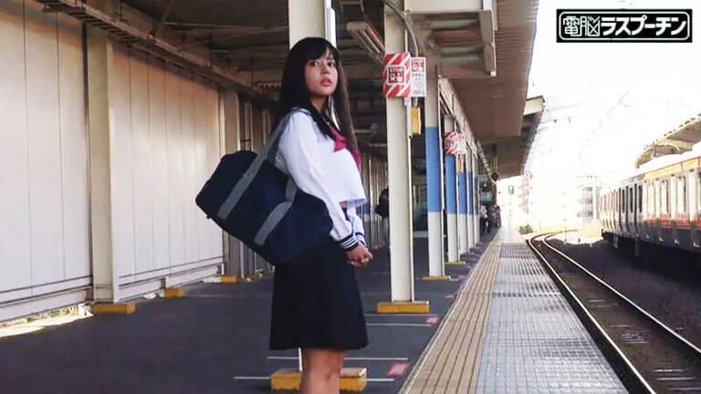 画像1|1drpt00047|満員電車で羽交い絞めにされセーラー服の下から見えた乳首を強●開発される爆乳女子○生 夕美しおん