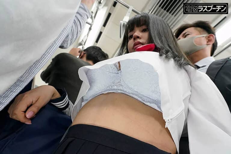 画像2|1drpt00047|満員電車で羽交い絞めにされセーラー服の下から見えた乳首を強●開発される爆乳女子○生 夕美しおん