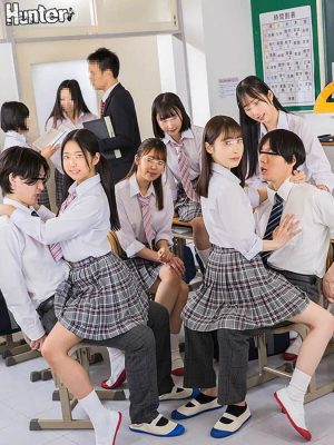 画像1｜huntb00735｜『バレずにイケる？』教室でスカート内ちょいハメSEX！エッチな女子〇生の間で流行ってます！教室で小悪魔女子による休み時間＆放課後の危険な遊び